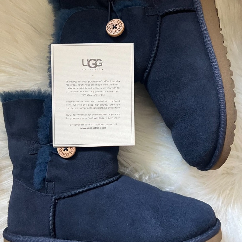 Uggs - Navy Blue Short Boot - image 5